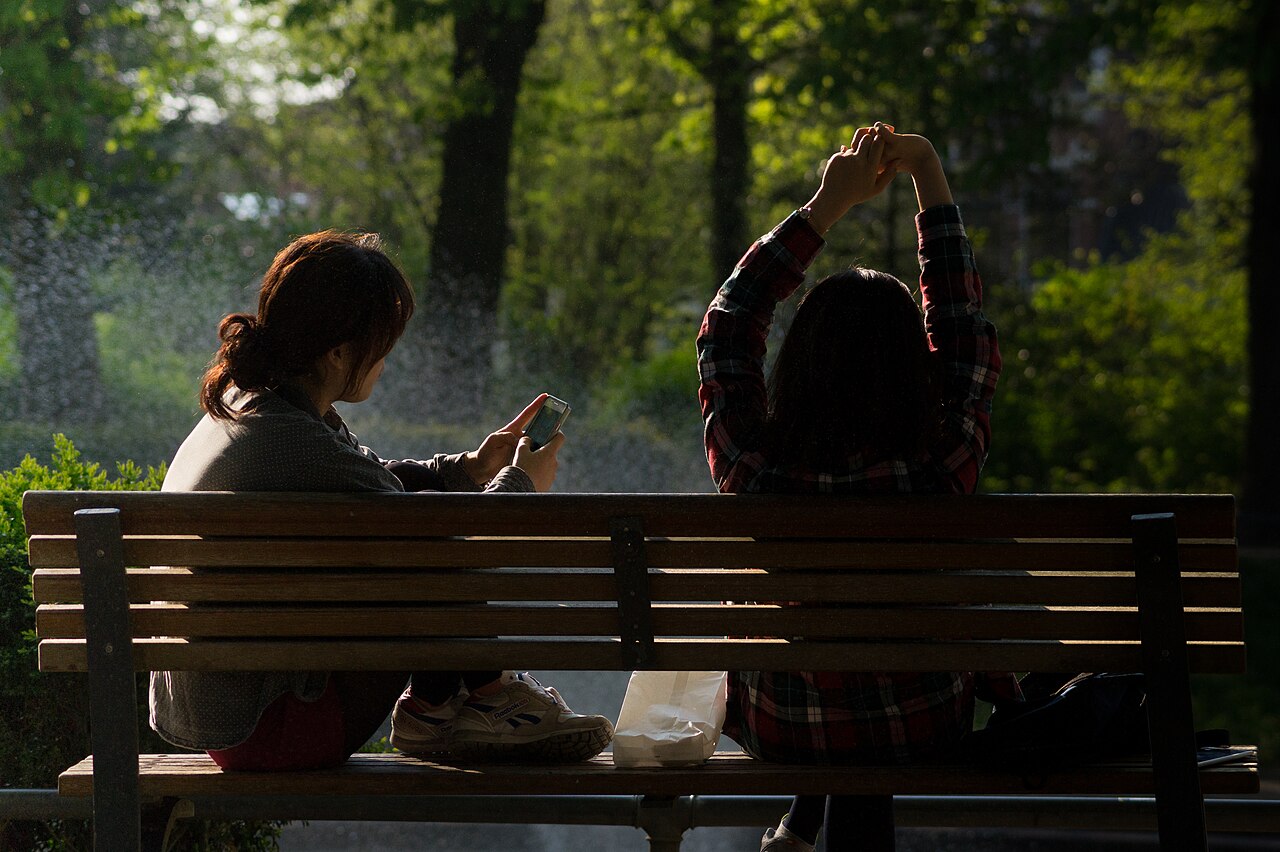 Handy überhitzt im Sommer? So schützt du Akku und Smartphone